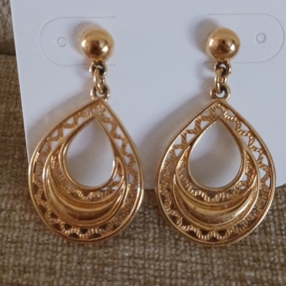 Gold Tone Tear Drop Earrings